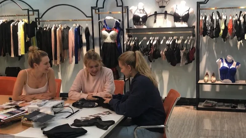 Case 2 – UK Occasionwear Brand Improving Sample Accuracy